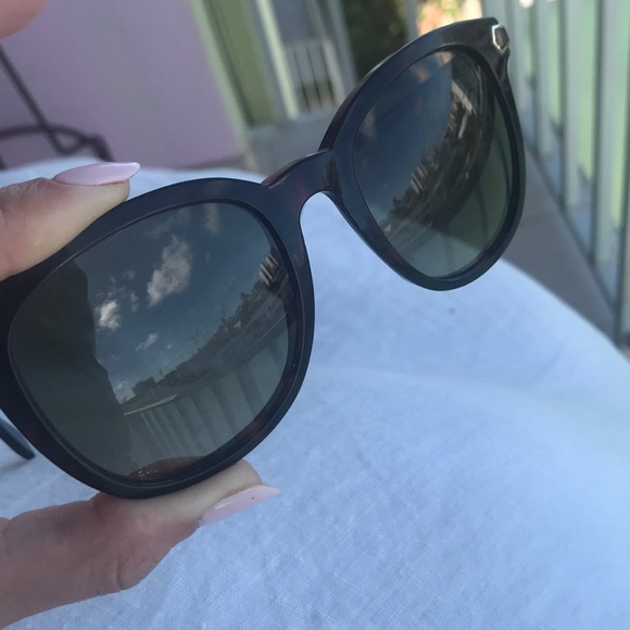 Fendi~ tortoise sunglasses - Picture 8 of 8